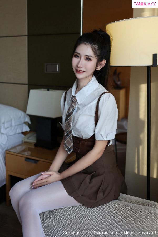 林依娜  [XiuRen]高清写真图 2023.03.27 No.6478 依娜Yina 丝袜美腿第10张图片